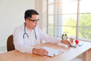 asya doktor portre çalışma ve kontrol hasta listesi (tıbbi kavram)