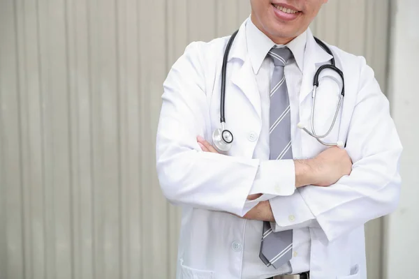 Asiático homem médico retrato — Fotografia de Stock