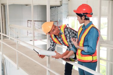 portre mühendisi insanlar görünümlü ve constructi de iş kontrol