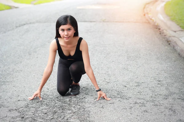 Sport Runner Girl på Start — Stockfoto