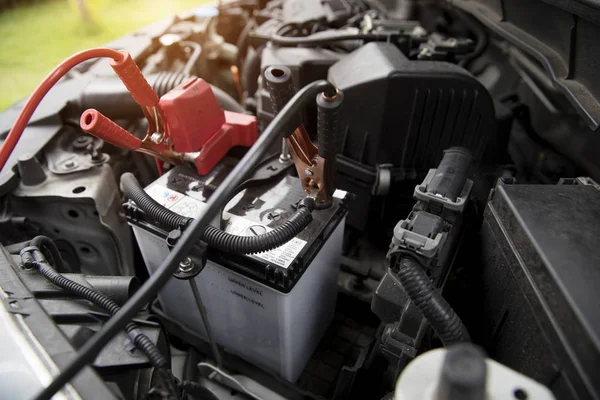 Mekanik şarj eski araba elektrik yalak jumper kablosu ile