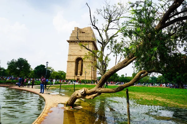 India - delhi - puerta india - 9 de septiembre de 2019, vista del lado de la puerta india del árbol — Foto de Stock
