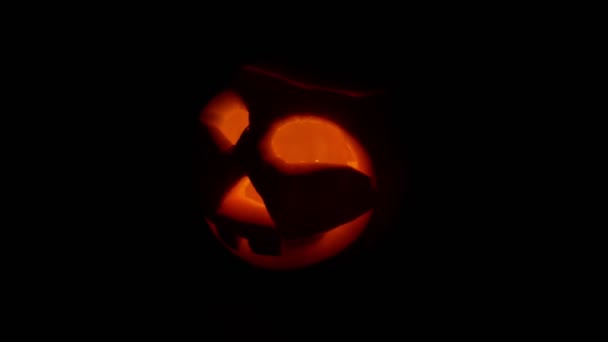 Halloween Geschnitzte Kürbisse Verbrennen Die Augen Schwarzer Hintergrund — Stockvideo