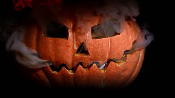 Une Terrible Citrouille Halloween Brûle Feu Joie Fumée Des Yeux — Video