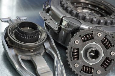 Debriyaj otomatik şanzıman DSG. araç detayları ve modern teknoloji.