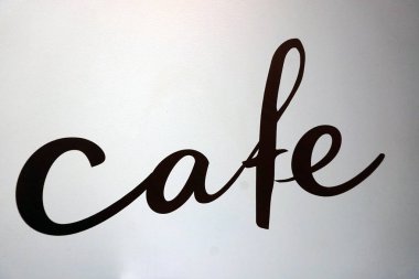 Beyaz bir arka planda yazıt Cafe siyah renk. Boşaltmak.                            