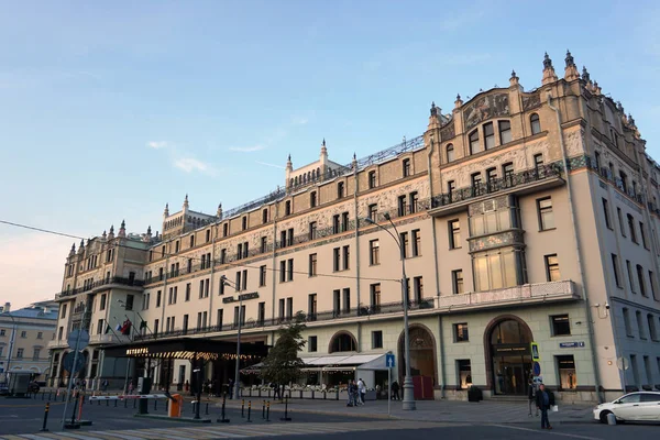 Moskova, Rusya - 10 Eylül 2019: : Metropol otel, ünlü tarihi bina ve Moskova'da lüks beş yıldızlı otel.