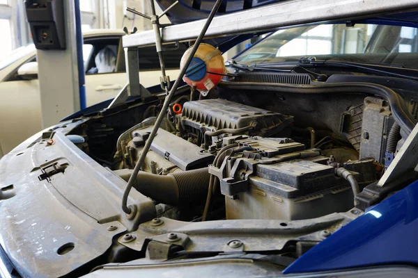 Car Service Open Hood Photo Top Engine Battery Service Repair — Stock Photo, Image