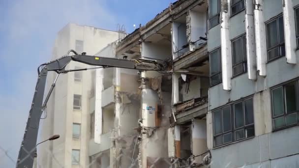Знищення Старої Будівлі Спеціальним Будівельним Обладнанням Робота Спеціального Обладнання Будівельному — стокове відео