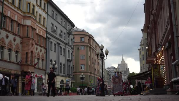 モスクワ ロシア 2020年9月7日 モスクワでの晴れた日 Arbat Streetはモスクワで最も古い通りの1つです ムスコビツと首都のゲストのための文化的なレクリエーションの場所 — ストック動画