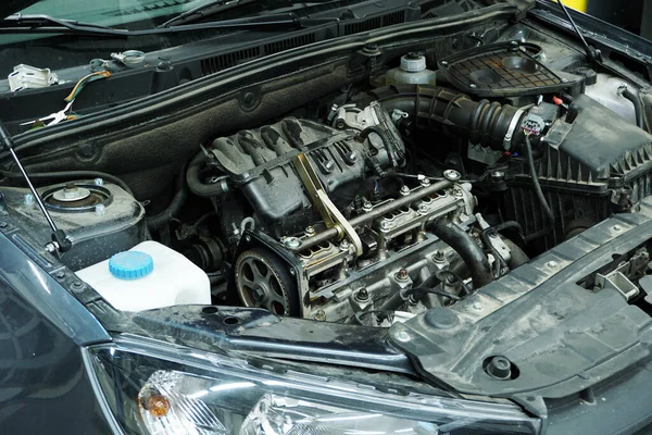 Moteur Une Voiture Moderne Pendant Les Réparations — Photo