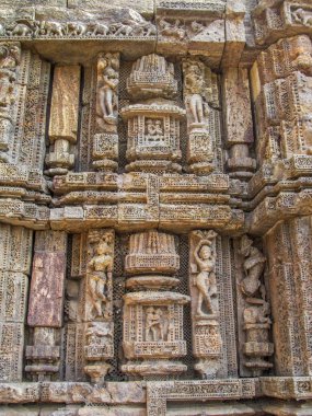 Konark Sun tapınağında taş oyma, Puri.