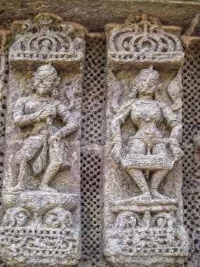 Konark Sun tapınağında taş oyma, Puri.