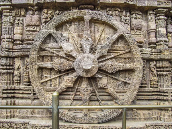 Tallado en piedra en el templo Konark Sun, Puri . — Foto de Stock