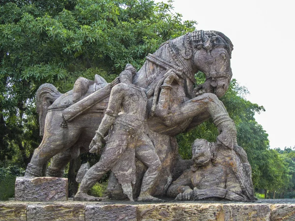 Konark Sun tapınağında taş oyma, Puri.