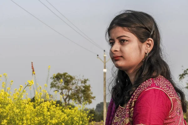 Portret van een jong meisje behorend tot het West Bengali van India — Stockfoto