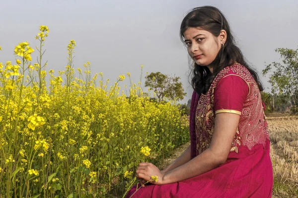 Portret van een jong meisje behorend tot het West Bengali van India — Stockfoto