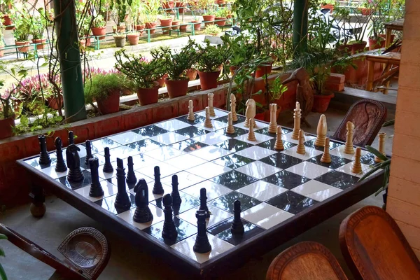 Ahşaptan Yapılmış Büyük Satranç Tahtası