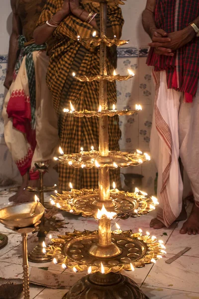 Imagen de una lámpara de aceite utilizada durante el culto — Foto de Stock