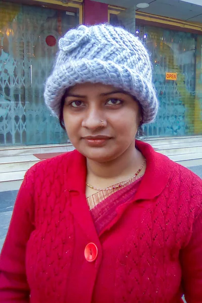 Portrait Beautiful Indian Lady Wearing Winter Clothes Hats Sweaters — Stock Photo, Image