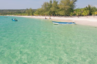 Koh Rong Adası 'nda bir sahil.