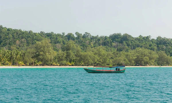 Маленькая Лодка Пляже Острова Ронг Koh Rong Island — стоковое фото