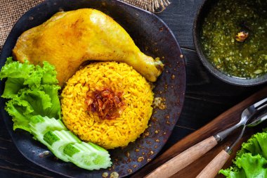 tavuk veya tavuk biryani sarı pirinç pilavlı