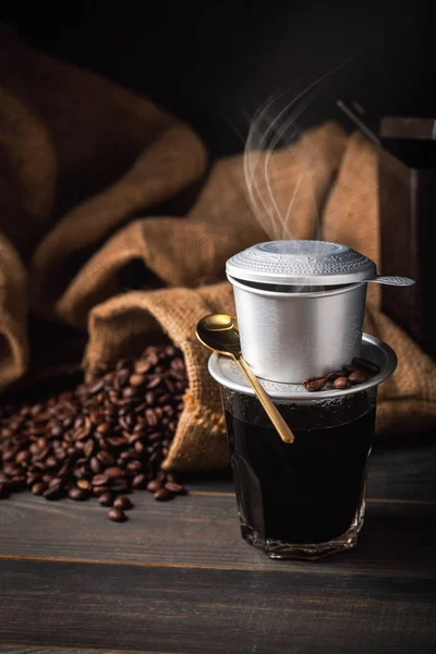 Vintage Vietnam Kaffee Tropfer Kaffeetasse Und Kaffeebohnen Mit Tasche Dunkler — Stockfoto