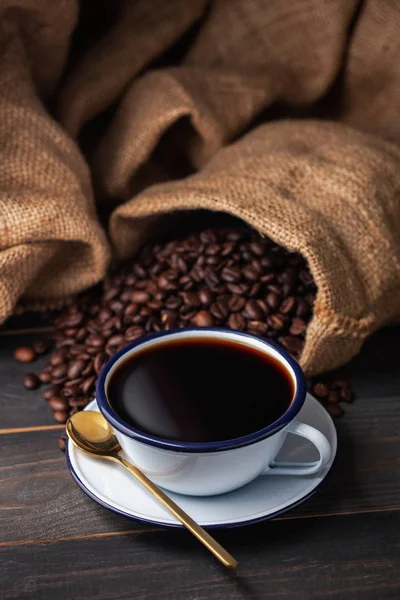 Vintage Koffie Kopje Koffiebonen Met Tas Donkere Voedsel Stijl — Stockfoto