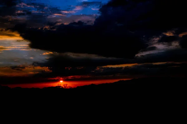 Ein Schöner Sonnenuntergang Und Sonnenaufgang Über Der Stadt Und Büro — Stockfoto