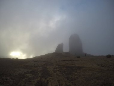 Gran Canaria 'nın tepesinde sis