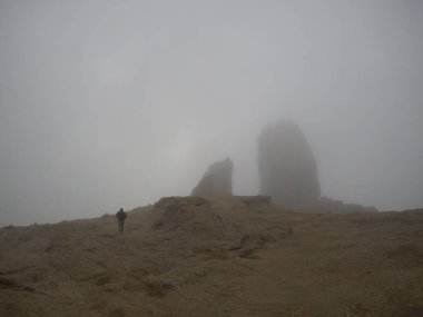 Gran Canaria 'nın tepesinde sis