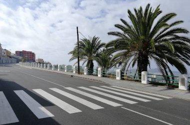 şehir üzerinden yaya geçişi