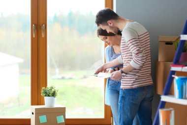 Çift renk örneği yeni ev için boya renk seçimi .