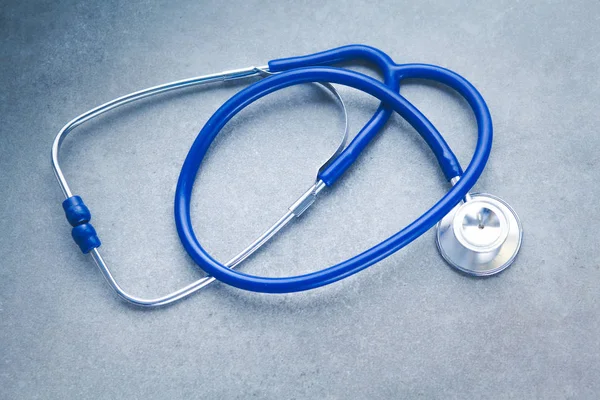 Estetoscópio médico na mesa. Estetoscópio médico — Fotografia de Stock