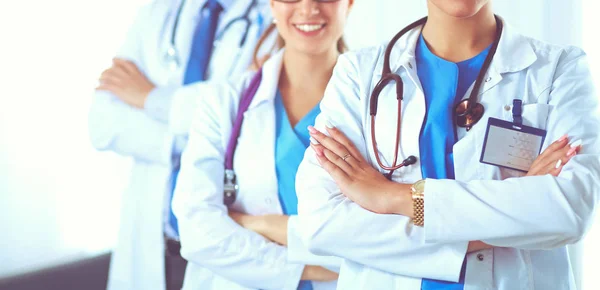Здравоохранение и медицина - молодая команда или группа врачей — стоковое фото