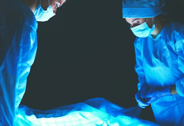 Team surgeon at work on operating in hospital — Stock Photo, Image