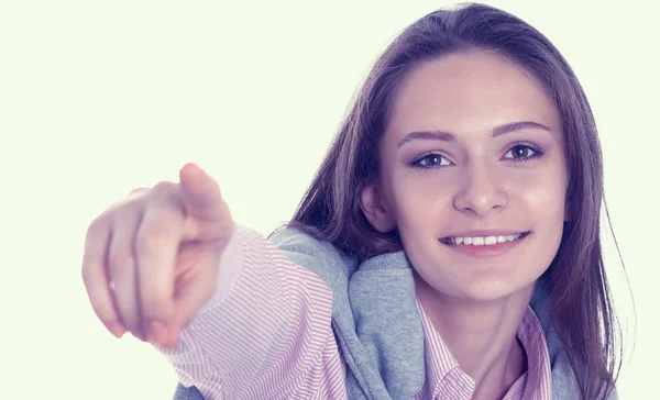 Jovem mulher apontar dedo para você no fundo branco — Fotografia de Stock