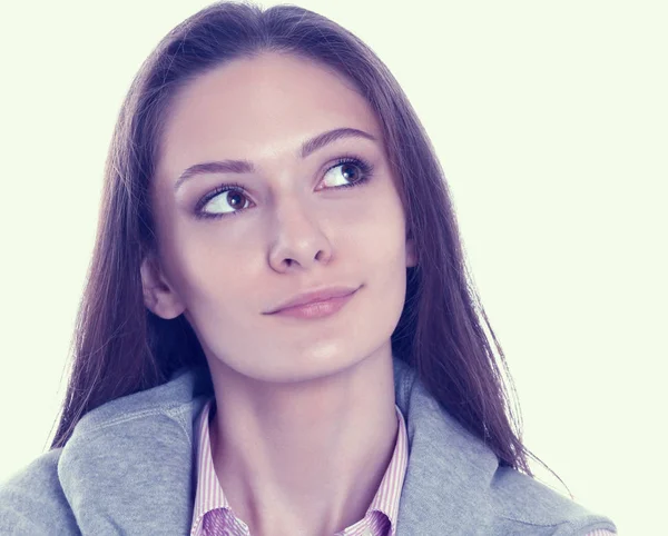 Mujer joven de pie sobre el fondo blanco — Foto de Stock