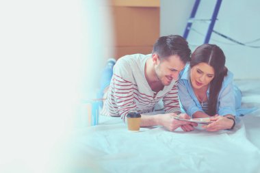 Çift renk örneği yeni ev için boya renk seçimi .