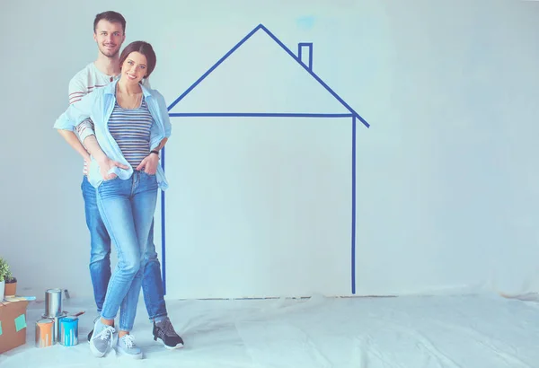 Couple Standing Front Painted Home Wall Young Couple — Stock Photo, Image