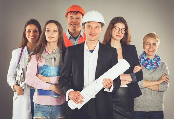 Un groupe de personnes de différentes professions. — Photo