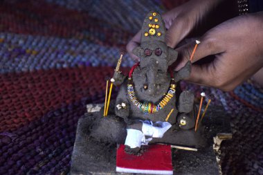 ganesha efendisi, kilden yapılmış hint çocuk, süsler