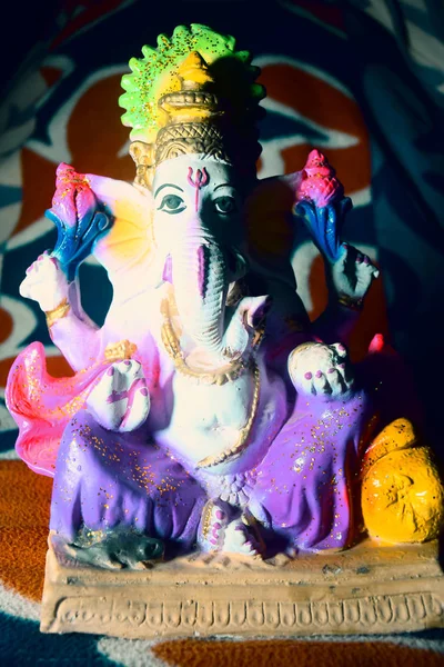 Il signore di Ganesha. Dio indù Ganesha. Ganesha Colerful Idol. Cultura indiana. ganesh chaturthi — Foto Stock