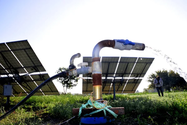 Equipamento Agrícola Para Irrigação Campo Jato Água Atrás Qual Painel — Fotografia de Stock