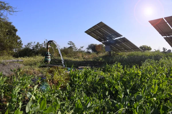 Equipamento Agrícola Para Irrigação Campo Jato Água Atrás Qual Painel — Fotografia de Stock