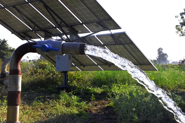 Equipamento Agrícola Para Irrigação Campo Jato Água Atrás Qual Painel — Fotografia de Stock