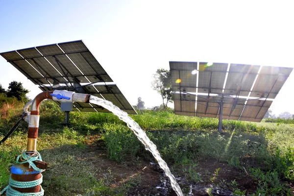 Equipamento Agrícola Para Irrigação Campo Jato Água Atrás Qual Painel — Fotografia de Stock