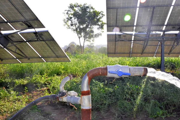 Equipamento Agrícola Para Irrigação Campo Jato Água Atrás Qual Painel — Fotografia de Stock