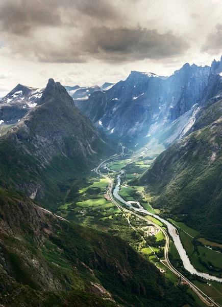 Uitzicht Vallei Vanaf Romsdalseggen Ridge Een Van Meest Schilderachtige Trektochten — Stockfoto